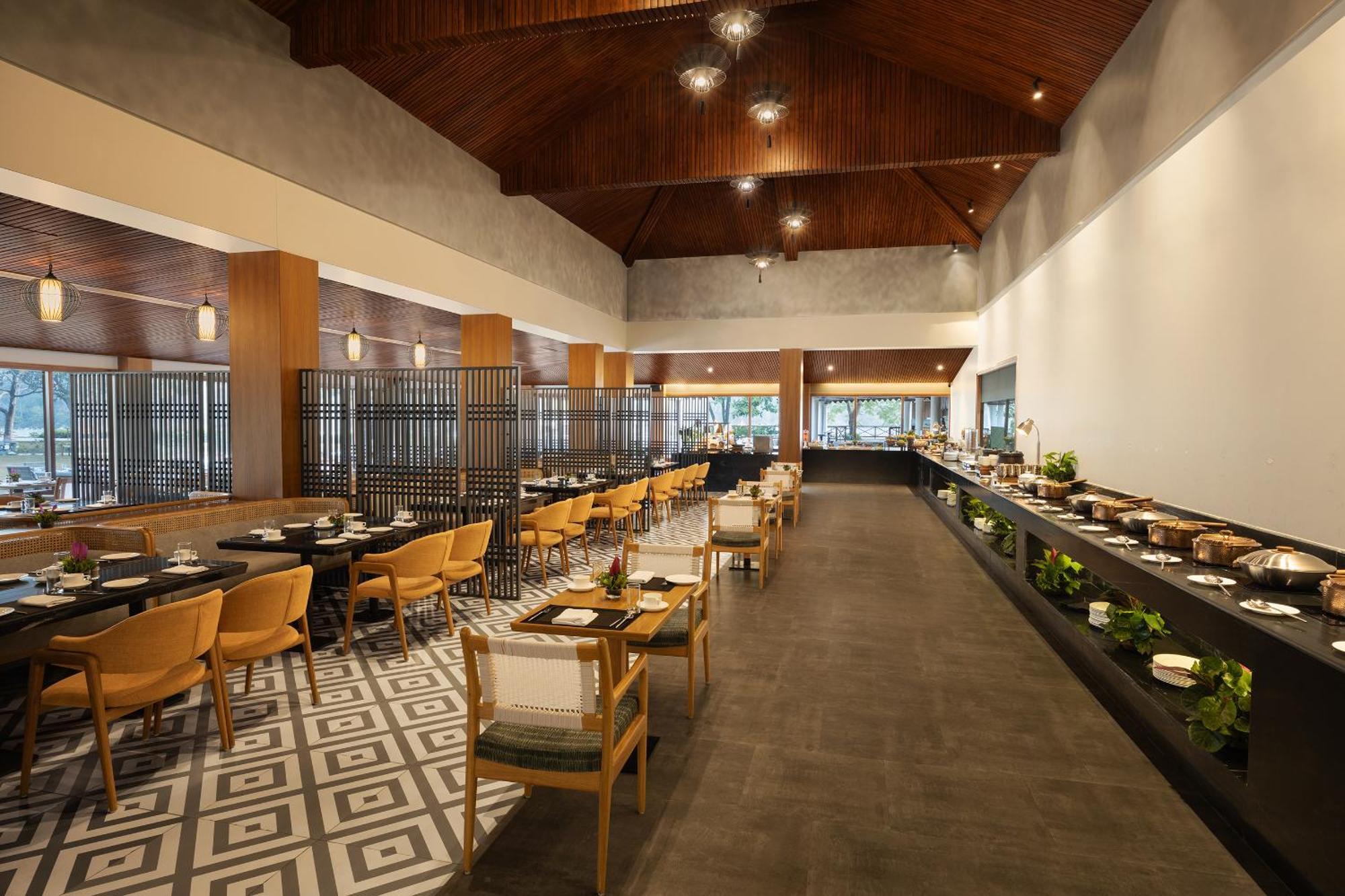 The Riverview Retreat Corbett By Leisure Hotels Garjia Exterior photo