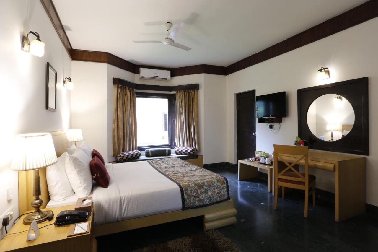 The Riverview Retreat Corbett By Leisure Hotels Garjia Exterior photo